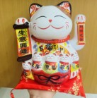 Mèo Thần Tài  Vẫy Tay, Mèo May Mắn Maneki Neko ngũ phúc lâm môn 20cm Kèm Đệm Và Hộp Đẹp