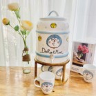 Bình Nước Dáng Trụ, Bộ Bình Đựng Nước Hoạ Tiết Vẽ Tay DoRaeMon Decor Dễ Thương Cốc Uống Nước Sứ Bát Tràng