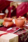 Ấm chén tử sa đèn cao màu  đỏ, đen Bát Tràng
