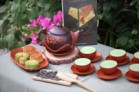 Bộ Ấm Chén Tử Sa Đắp Hoa Sen Đỏ Đen Tách Lót