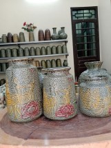 Bộ 3 lọ hoa họa tiết công đào nổi Bát Tràng