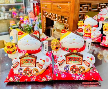 Mèo Thần Tài  May Mắn Maneki Neko Gia Đạo Bình An 20cm Kèm Đệm Và Hộp Đẹp