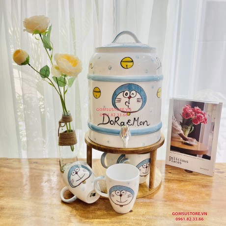 Bình Nước Dáng Trụ, Bộ Bình Đựng Nước Hoạ Tiết Vẽ Tay DoRaeMon Decor Dễ Thương Cốc Uống Nước Sứ Bát Tràng